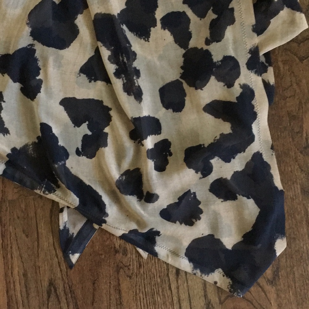 Flowy Top- - Picture 5 of 6